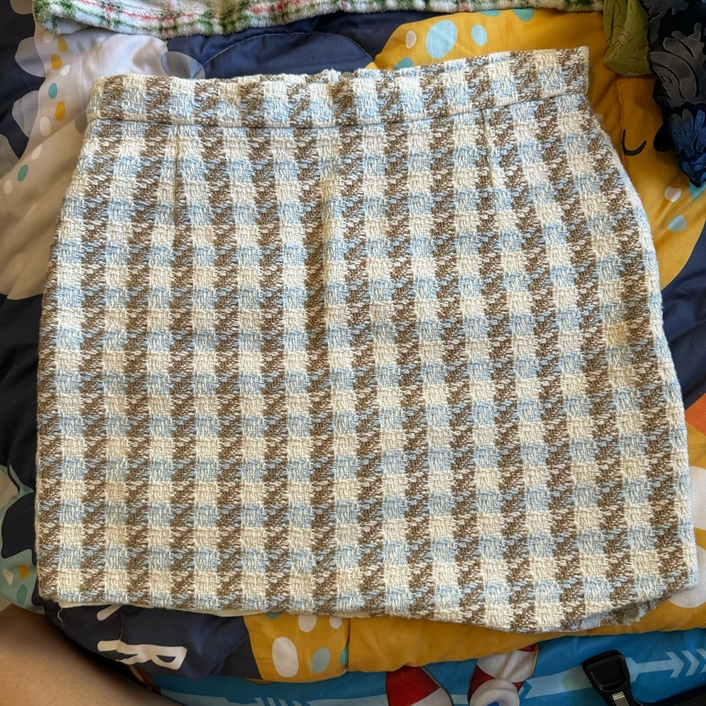 Cream and white mini skirt